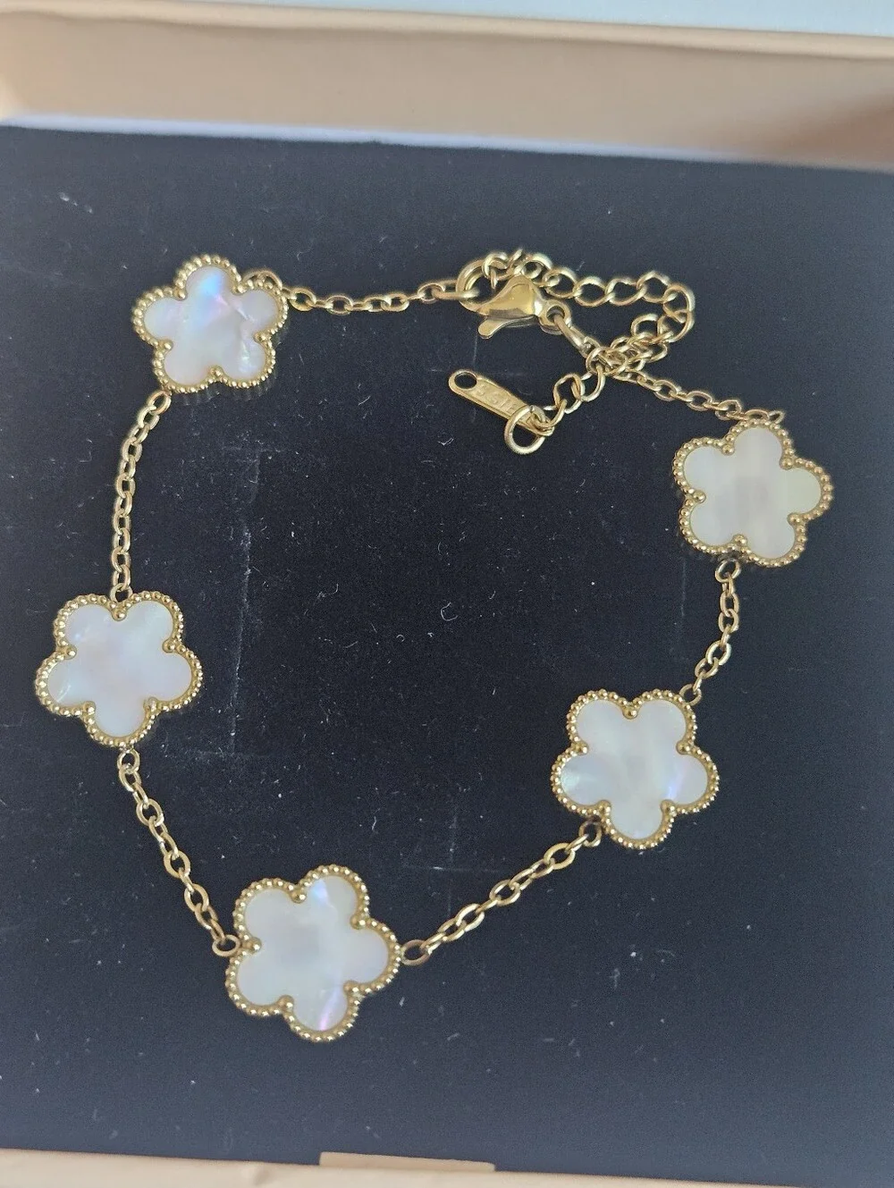 Gold Stainless Mother-of-Pearl Flower Necklace And Bracelet Set
